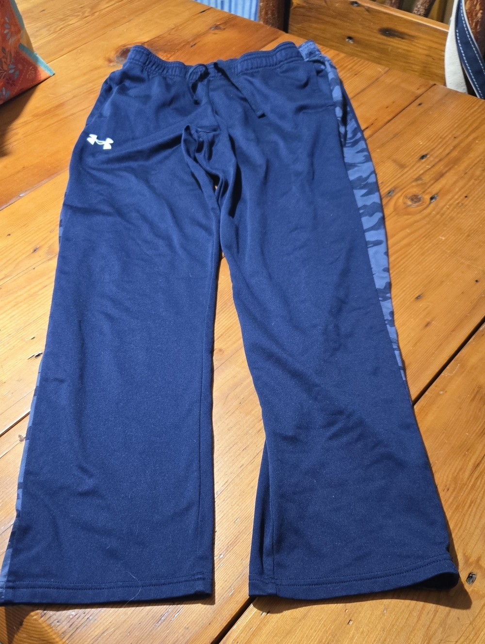Under Armour Navy Sweatpants with Blue Camo Side Stripe Sz Y Xl